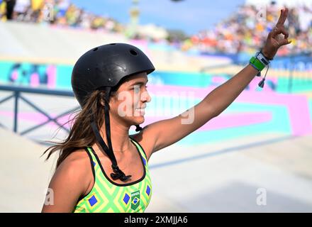 PARIS (FRANCE), 2807/2024 - JEUX OLYMPIQUES / SPORTS / SKATEBOARD - la skatrice brésilienne Rayssa Leal, Fadinha, remporte une médaille de Bronze dans la catégorie Skate Park, organisée au Parc urbain de la Concorde, dans la capitale française, ce dimanche (28) Banque D'Images