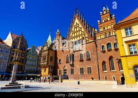 Extérieur de l'ancien hôtel de ville de Wroclaw sur la place du marché de la vieille ville, Wroclaw, Pologne Banque D'Images