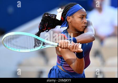 Paris, Fra. 29 juillet 2024. Le joueur de tennis américain Coco Gauff affronte Ajla Tomljanovi ? De l'Australie sur court Philippe-Chatrier au stade de tennis Roland Garros lors des Jeux olympiques d'été de Paris 2024 qui se sont tenus à Paris, France, le 28 juillet 2024. (Photo par Anthony Behar/Sipa USA) crédit : Sipa USA/Alamy Live News Banque D'Images
