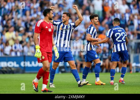 FC Porto vs Al Nassr, Porto, Dragon Stadium, Portugal. 28 juillet 2024. Photo de gauche à droite, Nico González (joueur du FC Porto), lors du match de présentation de l'équipe portugaise FC Porto. Crédit : Victor Sousa/Alamy Live News Banque D'Images