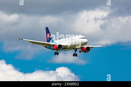 Zurich, Suisse, 15 juin 2024 : un Airbus A319-115X(CJ) amène la délégation slovaque à la conférence de paix en Ukraine. L'avion est sur son Banque D'Images