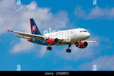 Zurich, Suisse, 15 juin 2024 : un Airbus A319-115X(CJ) amène la délégation slovaque à la conférence de paix en Ukraine. L'avion est sur son Banque D'Images