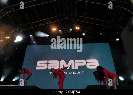 Malmesbury, Angleterre, Royaume-Uni. 28 juillet 2024. Samoa the Great se produit au festival WOMAD (World of Music, Arts and Dance) à Charlton Park, Malmesbury, Wiltshire, célébrant la musique, les arts, et de la culture. L'événement présente des performances d'artistes internationaux, des ateliers, des stands de nourriture et diverses expositions culturelles, offrant une expérience vibrante et immersive pour les participants. (Crédit image : © Joao Daniel Pereira/ZUMA Press Wire) USAGE ÉDITORIAL SEULEMENT! Non destiné à UN USAGE commercial ! Banque D'Images