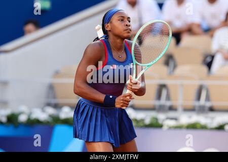 Paris, France, 28 juillet 2024. Coco Gauff des États-Unis lors de la première manche des singles de tennis de WomenÕs aux Jeux Olympiques de Paris 2024 entre Coco Gauff des États-Unis et Ajla Tomljanovic de l'Australie au Roland Garros le 28 juillet 2024 à Paris, France. Crédit : Pete Dovgan/Speed Media/Alamy Live News Banque D'Images