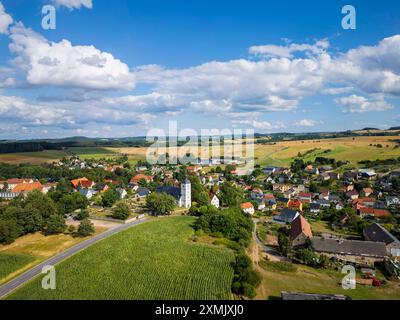 Reinhardsgrimma Das Schloss Reinhardtsgrimma ist ein barockes Schloss im Ortsteil Reinhardtsgrimma der Stadt Glashütte im Landkreis Sächsische Schweiz-Osterzgebirge in Saxe. IM Vordergrund die Kirche mit der Silbermannorgel. Reinhardtsgrimma Sachsen Deutschland *** Reinhardsgrimma le château de Reinhardtsgrimma est un château baroque situé dans le quartier de Reinhardtsgrimma de la ville de Glashütte en Suisse saxonne district d'Osterzgebirge en Saxe au premier plan L'église avec l'orgue Silbermann Reinhardtsgrimma Saxe Allemagne Banque D'Images