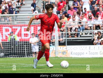 Hiroki Ito verletzte sich (FC Bayern Muenchen #21) 1. FC Dueren vs FC Bayern Muenchen, Fussball, Freundschaftsspiel, saison 2024-2025, 28.07.2024 Foto : Eibner-Pressefoto/Joerg Niebergall Banque D'Images