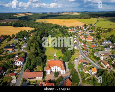 Reinhardsgrimma Das Schloss Reinhardtsgrimma ist ein barockes Schloss im Ortsteil Reinhardtsgrimma der Stadt Glashütte im Landkreis Sächsische Schweiz-Osterzgebirge in Saxe. Reinhardtsgrimma Sachsen Deutschland *** Reinhardsgrimma le château de Reinhardtsgrimma est un château baroque situé dans le district de Reinhardtsgrimma de la ville de Glashütte dans le district de Suisse saxonne montagnes de minerai orientales en Saxe Reinhardtsgrimma Saxe Allemagne Banque D'Images