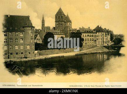 Europa, Frankreich, Grand est, Straßburg, Elsass, Alsace, Thomasschule und Thomaskirche, Motiv aus : ''s ELSASS UEWER ALLES ' , herausgegeben von : Elsässische Tabakmanufaktur A.-G. , Vormals J. Schaller & Bergmann, Strassburg-Neudorf, um 1907, zum Fotografen , Künstler keine Informationen vorhanden. / Europe, France, Grand est, Strasbourg, Alsace, Elsass, composées de Tomas' Church et composées Thomas School , image tirée de : ''s ELSASS UEWER ALLES', publié par Elsässische Tabakmanufaktur A.-G. , Strassburg-Neudorf, vers 1907, pas d'information sur photographe ou artiste . Banque D'Images