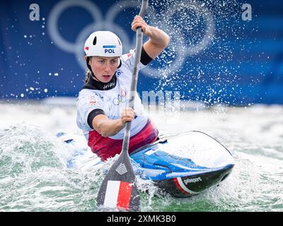 Vaires sur Marne. 28 juillet 2024. Klaudia Zwolinska, polonaise, participe à la finale féminine en kayak simple de slalom en canoë aux Jeux Olympiques de Paris 2024 à Vaires-sur-Marne, France, le 28 juillet 2024. Crédit : Shen Bohan/Xinhua/Alamy Live News Banque D'Images