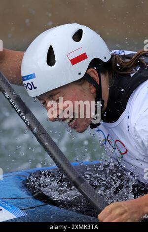 Vaires sur Marne. 28 juillet 2024. Klaudia Zwolinska, polonaise, participe à la finale féminine en kayak simple de slalom en canoë aux Jeux Olympiques de Paris 2024 à Vaires-sur-Marne, France, le 28 juillet 2024. Crédit : Shen Bohan/Xinhua/Alamy Live News Banque D'Images