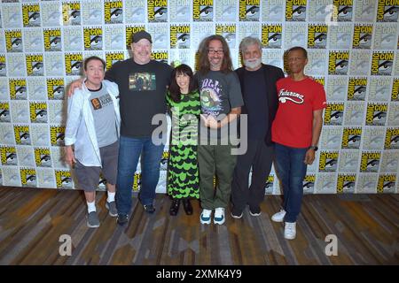 Billy West, John DiMaggio, Lauren Tom, David Herman, Maurice LaMarche und Phil LaMarr beim Photocall zu Hulu Animationsserie 'Futurama' auf der San Diego Comic-Con International 2024 im Hilton Bayfront Hotel. San Diego, 27.07.2024 Banque D'Images
