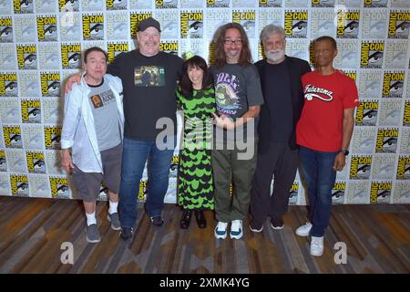 Billy West, John DiMaggio, Lauren Tom, David Herman, Maurice LaMarche und Phil LaMarr beim Photocall zu Hulu Animationsserie 'Futurama' auf der San Diego Comic-Con International 2024 im Hilton Bayfront Hotel. San Diego, 27.07.2024 Banque D'Images