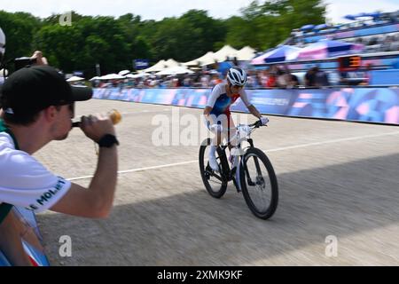 Elancourt, France. 28 juillet 2024. Pauline Ferrand Prevot ( FRA ), vélo de montagne, ski de fond féminin pendant les Jeux Olympiques de Paris 2024 le 28 juillet 2024 à Elancourt Hill à Elancourt, France - photo Federico Pestellini/Panoramic/DPPI Media Credit : DPPI Media/Alamy Live News Banque D'Images
