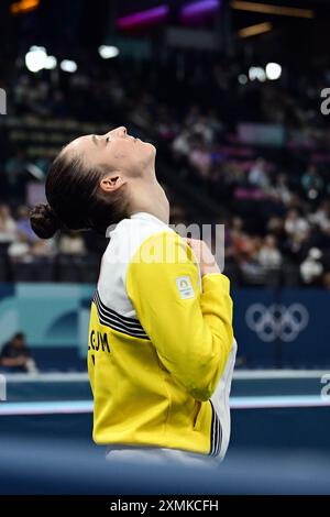 Paris, France. 28 juillet 2024. La gymnaste belge Nina Derwael célèbre après l'exercice de barres inégales lors de la qualification pour la compétition de gymnastique féminine de subdivision 5 aux Jeux Olympiques de Paris 2024, le dimanche 28 juillet 2024 à Paris, France. Les Jeux de la XXXIIIe Olympiade se déroulent à Paris du 26 juillet au 11 août. La délégation belge compte 165 athlètes en compétition dans 21 sports. BELGA PHOTO Credit : Belga News Agency/Alamy Live News Banque D'Images