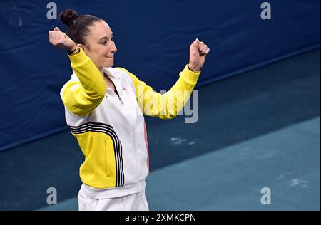 Paris, France. 28 juillet 2024. La gymnaste belge Nina Derwael célèbre après l'exercice de barres inégales lors de la qualification pour la compétition de gymnastique féminine de subdivision 5 aux Jeux Olympiques de Paris 2024, le dimanche 28 juillet 2024 à Paris, France. Les Jeux de la XXXIIIe Olympiade se déroulent à Paris du 26 juillet au 11 août. La délégation belge compte 165 athlètes en compétition dans 21 sports. BELGA PHOTO Credit : Belga News Agency/Alamy Live News Banque D'Images