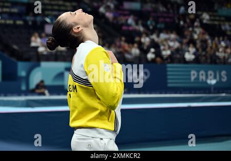 Paris, France. 28 juillet 2024. La gymnaste belge Nina Derwael célèbre après l'exercice de barres inégales lors de la qualification pour la compétition de gymnastique féminine de subdivision 5 aux Jeux Olympiques de Paris 2024, le dimanche 28 juillet 2024 à Paris, France. Les Jeux de la XXXIIIe Olympiade se déroulent à Paris du 26 juillet au 11 août. La délégation belge compte 165 athlètes en compétition dans 21 sports. BELGA PHOTO Credit : Belga News Agency/Alamy Live News Banque D'Images