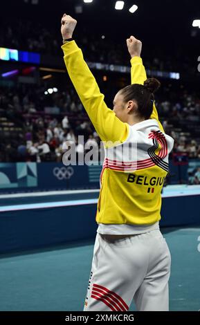 Paris, France. 28 juillet 2024. La gymnaste belge Nina Derwael célèbre après l'exercice de barres inégales lors de la qualification pour la compétition de gymnastique féminine de subdivision 5 aux Jeux Olympiques de Paris 2024, le dimanche 28 juillet 2024 à Paris, France. Les Jeux de la XXXIIIe Olympiade se déroulent à Paris du 26 juillet au 11 août. La délégation belge compte 165 athlètes en compétition dans 21 sports. BELGA PHOTO Credit : Belga News Agency/Alamy Live News Banque D'Images