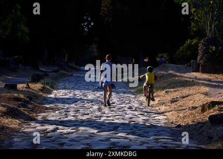 Roma, Italie. 28 juillet 2024. L'UNESCO dichiara via Appia Antica, Regina Viarum, patrimonio dell'Umanit&#xe0 ; Roma, Italia &#x2014; Domenica 28 luglio 2024 - Cronaca - (foto di Cecilia Fabiano/LaPresse) L'UNESCO déclare la voie Appienne, Regina Viarum, site du patrimoine mondial Rome, Italie - dimanche 28 juillet 2024 - Actualités - (photo de Cecilia Fabiano/LaPresse) crédit : LaPresse/Alamy Live News Banque D'Images