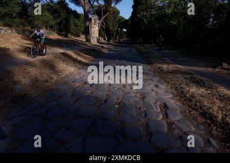 Roma, Italie. 28 juillet 2024. L'UNESCO dichiara via Appia Antica, Regina Viarum, patrimonio dell'Umanit&#xe0 ; Roma, Italia &#x2014; Domenica 28 luglio 2024 - Cronaca - (foto di Cecilia Fabiano/LaPresse) L'UNESCO déclare la voie Appienne, Regina Viarum, site du patrimoine mondial Rome, Italie - dimanche 28 juillet 2024 - Actualités - (photo de Cecilia Fabiano/LaPresse) crédit : LaPresse/Alamy Live News Banque D'Images