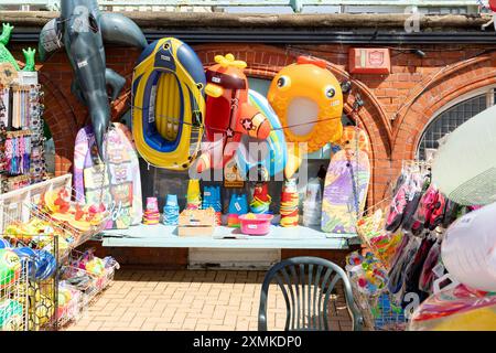 Brighton, Royaume-uni, 23, août 2022 le front de mer et les cafés de plage sur la promenade de Brighton près de la plage Brighton West Sussex Banque D'Images