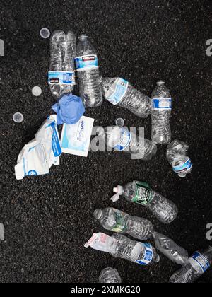 Washington, District de Columbia, États-Unis. 24 juillet 2024. Les bouteilles d'eau et les lingettes de décontamination Sudecon sont utilisées pour traiter le spray au poivre. (Crédit image : © Sue Dorfman/ZUMA Press Wire) USAGE ÉDITORIAL SEULEMENT! Non destiné à UN USAGE commercial ! Banque D'Images