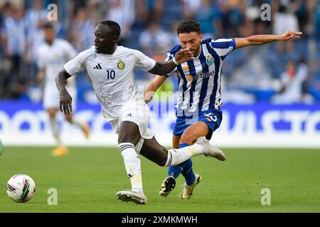 Porto, Portugal. 28 juillet 2024. Dragao Stadium, pré-saison Football Friendly 2024/2025, FC Porto versus Sporting ; Joao Mario du FC Porto combat pour le ballon de possession avec Sadio Mane d'Al-Nassr, lors d'un match entre le FC Porto et Al-Nassr pour le pré-saison Football Friendly 2024/2025 au Dragao Stadium de Porto le 28 juillet. Photo : Daniel Castro/DiaEsportivo/Alamy Live News crédit : DiaEsportivo/Alamy Live News Banque D'Images