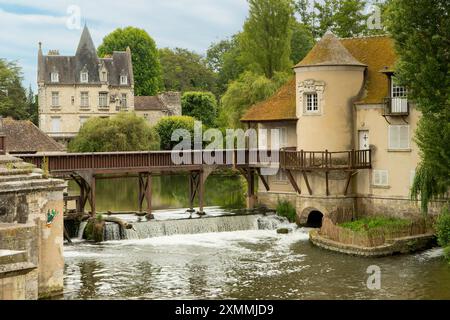 Rivière Loing, Moret-sur-Loing, Ile-de-France, France Banque D'Images