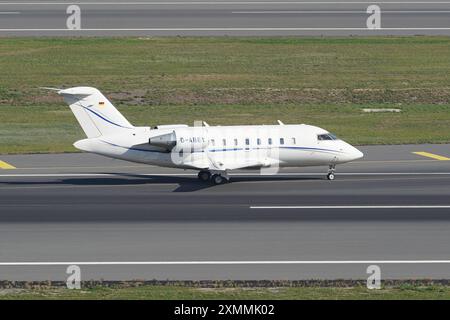 ISTANBUL, TURKIYE - 05 NOVEMBRE 2022 : ImperialJet Bombardier Challenger 605 (5863) débarquant à l'aéroport international d'Istanbul Banque D'Images