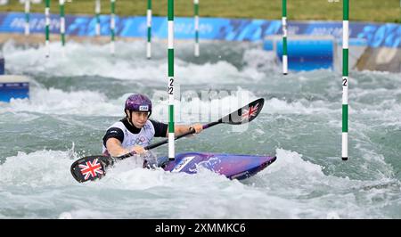 Paris, France. 28 juillet 2024. Jeux Olympiques de Paris 2024. Canoë Slalom. Stade nautique olympique. Paris. Kimberley Woods (GBR) dans la compétition de kayak simple féminine (WK1) lors des Jeux olympiques de Paris 2024 au stade olympique nautique, France. Crédit : Sport in Pictures/Alamy Live News Banque D'Images