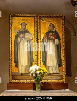 San Domenico de Guzman et Saint Thomas d'Aquin dans la crypte de la basilique de San Nicola di Bari, Bari, Italie Banque D'Images