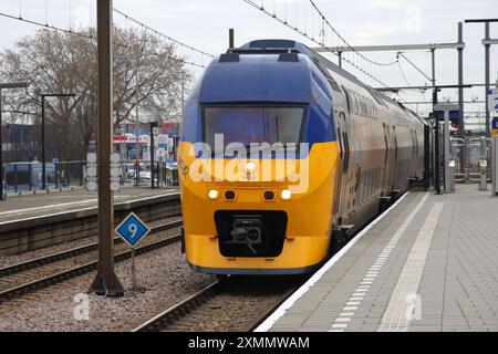 Virm train interurbain à double pont à Rotterdam Lombardijen en direction de Vlissingen Banque D'Images