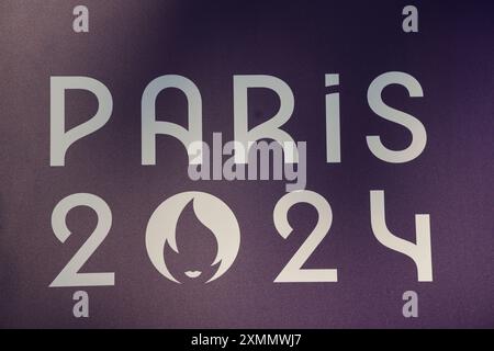 Signalétique, logos et symboles des Jeux Olympiques de Paris 2024. Stade olympique de Bordeaux, Bordeaux, Gironde, France, Europe. Crédit : photo Hugo Martin/Ala Banque D'Images