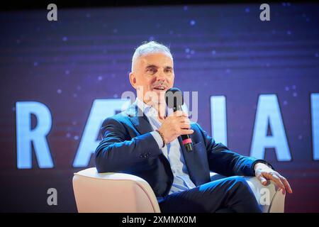 Zone porto Catanzaro, Catanzaro, Italie, 28 juillet 2024, Michel Platini Converse avec Federico Buffa au Magna Grecia film Festival pendant Michel Plati Banque D'Images