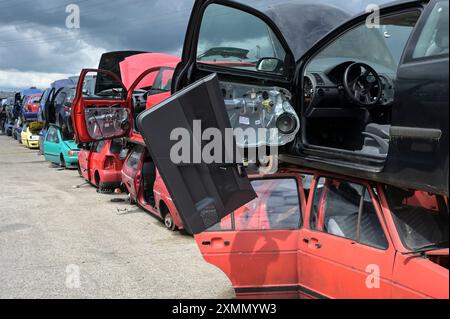 ALLEMAGNE, Norderstedt, Kiesow recyclage et mise à la ferraille pour voitures usagées / DEUTSCHLAND, Norderstedt BEI Hamburg, KIESOW AutoRecycling + Autoteile GmbH, Autoverwertung und Recycling Banque D'Images