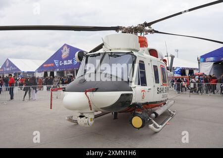 ISTANBUL, TURKIYE - 29 AVRIL 2023 : Garde côtière turque Agusta-Westland Bell AB-412EP (25945) exposée au Teknofest à l'aéroport Ataturk d'Istanbul Banque D'Images