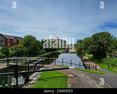 Vue surélevée de Stanley Flight, vol classé Grade II de quatre écluses de canal sur la branche Stanley Dock du canal de Leeds et Liverpool. Banque D'Images