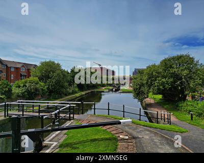 Vue surélevée de Stanley Flight, vol classé Grade II de quatre écluses de canal sur la branche Stanley Dock du canal de Leeds et Liverpool. Banque D'Images