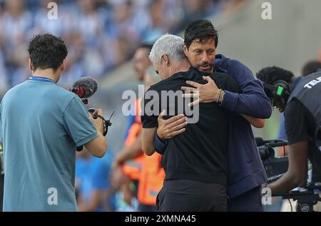 Porto, 07/28/2024 - Futebol Clube do Porto a accueilli Al Nasr à Estádio do Dragão ce soir dans un match de présentation pour les membres de l'équipe pour la saison 2024/25. Victor Bruno ; Luís Castro (Miguel Pereira/Global Imagens) Banque D'Images