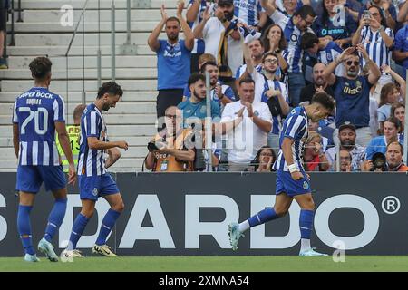 Porto, 07/28/2024 - Futebol Clube do Porto a accueilli Al Nasr à Estádio do Dragão ce soir dans un match de présentation pour les membres de l'équipe pour la saison 2024/25. Ivan Jaime célèbre le but. (Miguel Pereira/Global Imagens) Banque D'Images