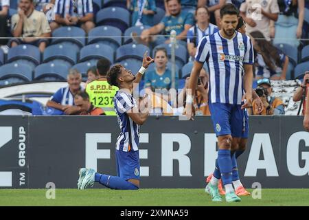 Porto, 07/28/2024 - Futebol Clube do Porto a accueilli Al Nasr à Estádio do Dragão ce soir dans un match de présentation pour les membres de l'équipe pour la saison 2024/25. Gonçalo Borges célèbre le but. (Miguel Pereira/Global Imagens) Banque D'Images