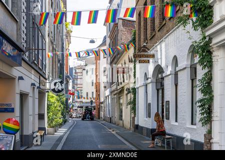 Maisons et commerces dans la rue Kettengasse dans le centre-ville, Cologne, Allemagne. Haeuer und Geschaefte in der Kettengasse in der Innenstadt, Koeln, de Banque D'Images