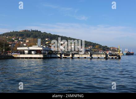 Heybeliada, Istanbul, Turquie-05 novembre 2021 : bâtiments de Heybeliada et du séminaire de Halki, formellement l'école théologique de Halki Banque D'Images