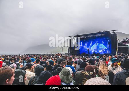 Sydregote, île Féroé. 19 juillet 2024. Le chanteur, compositeur et musicien féroïen Eivor donne un concert au festival de musique féroïen G Festival 2024 à Sydregote. Banque D'Images