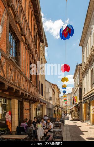 Rue étroite à Bergerac, Nouvelle Aquitaine, France Banque D'Images