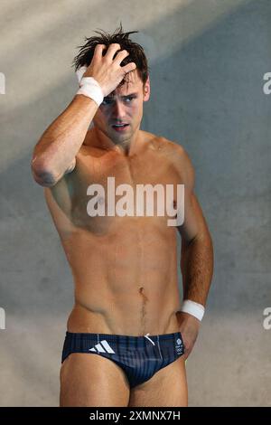 PARIS, FRANCE. 29 juillet 2024. Tom Daley, de l’équipe Grande-Bretagne, réagit lors de la finale masculine de la plateforme synchronisée au 10m le troisième jour des Jeux Olympiques de Paris 2024 au Centre aquatique de Paris, France. Crédit : Craig Mercer/Alamy Live News Banque D'Images