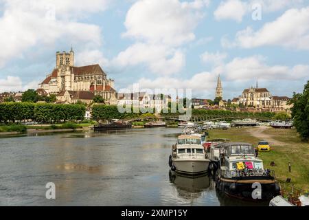 Rivière Yonne, Auxerre, Bourgogne, France Banque D'Images