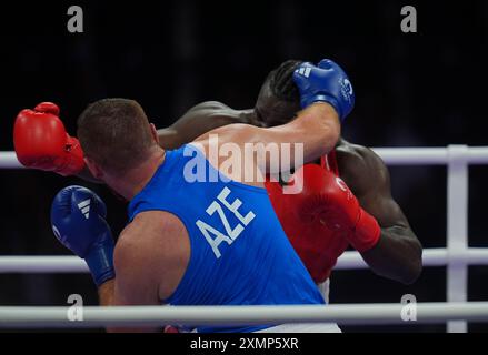 Paris, France. 29 juillet 2024. Nelvie Raman Tiafack (Allemagne) et Mahammad Abdullayev (Azerbaïdjan) concourent dans la catégorie boxe masculine +92kg/ à Paris North Arena, Paris, France. Crédit : Ulrik Pedersen/Alamy Banque D'Images