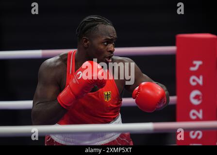 Paris, France. 29 juillet 2024. Nelvie Raman Tiafack (Allemagne) et Mahammad Abdullayev (Azerbaïdjan) concourent dans la catégorie boxe masculine +92kg/ à Paris North Arena, Paris, France. Crédit : Ulrik Pedersen/Alamy Banque D'Images