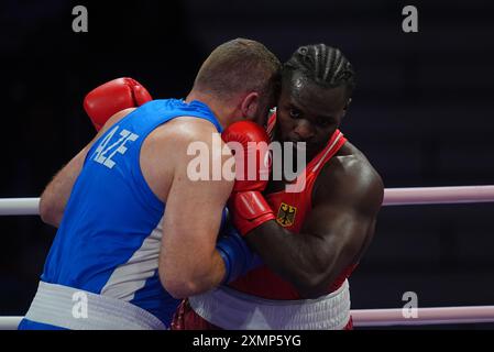 Paris, France. 29 juillet 2024. Nelvie Raman Tiafack (Allemagne) et Mahammad Abdullayev (Azerbaïdjan) concourent dans la catégorie boxe masculine +92kg/ à Paris North Arena, Paris, France. Crédit : Ulrik Pedersen/Alamy Banque D'Images