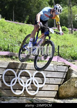 Elancourt, France. 29 juillet 2024. Le belge Jens Schuermans photographié en action lors de la course masculine de vélo de montagne aux Jeux Olympiques de Paris 2024, à l'escalade de la colline d'Elancourt près de Paris, France, le lundi 29 juillet 2024. Les Jeux de la XXXIIIe Olympiade se déroulent à Paris du 26 juillet au 11 août. La délégation belge compte 165 athlètes en compétition dans 21 sports. BELGA PHOTO DIRK WAEM crédit : Belga News Agency/Alamy Live News Banque D'Images